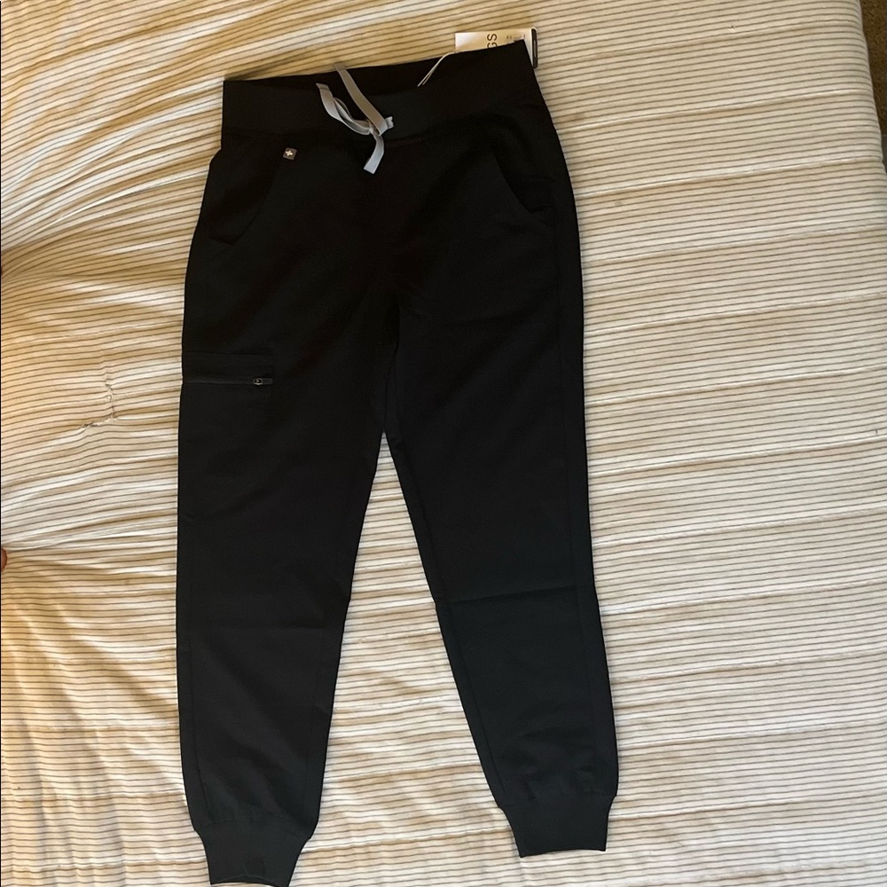 Figs Zamora Joggers in Black